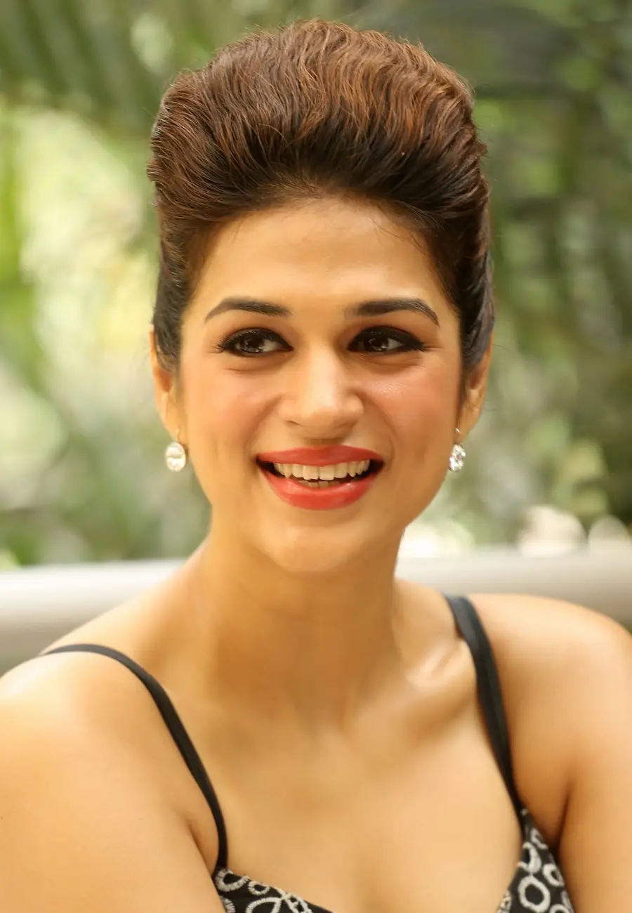 Shraddha Das Long Hair Smiling Face Closeup Wallpapers